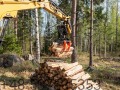KX210 - Loading firewood-14 — kopia.jpg